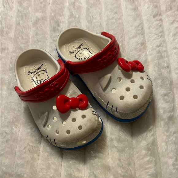 Hello Kitty Crocs - Picture 2 of 13